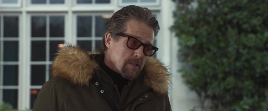 Ray-Ban-Wayfarer-Glasses-Worn-by-Hugh-Grant-in-The-Gentlemen-3